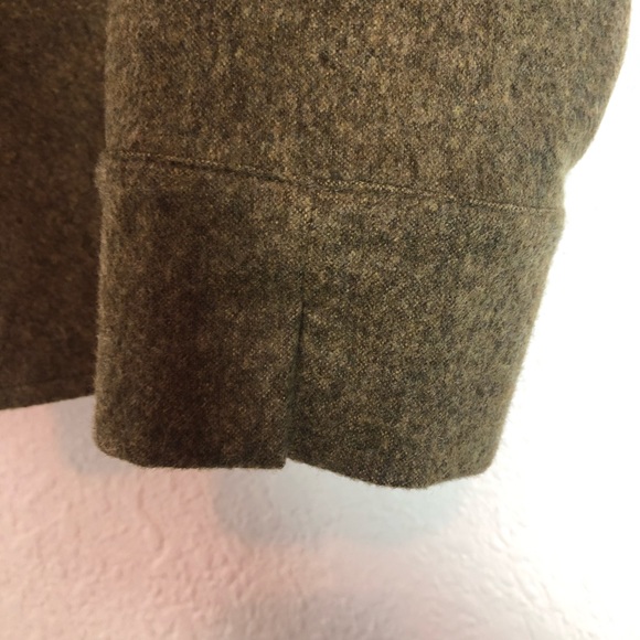 ๐ Banana Republic ๐ 100% Wool Blazer & Skirt Set - Picture 3 of 14